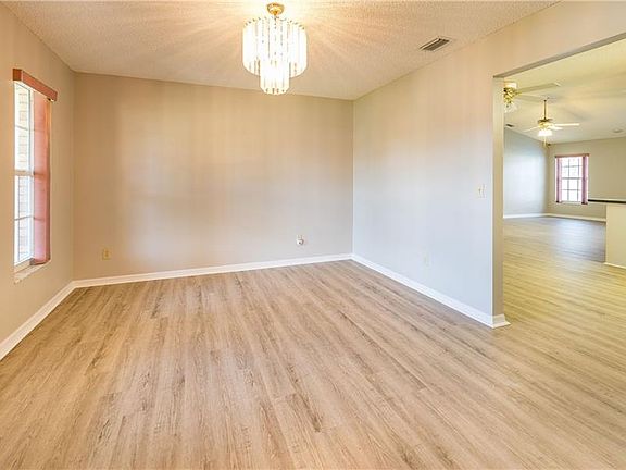 5th image of 978 N Union Cir