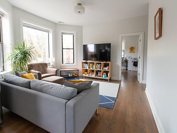 2nd image of 1353 W Bryn Mawr Ave #2E