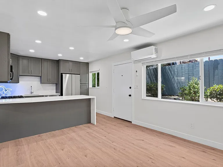 Ocean Beach Living | Modern 2Bd/2Ba | Laundry in-unit — Photo 7