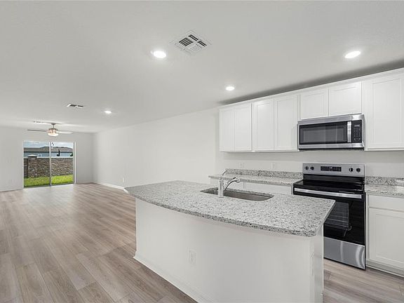 3rd image of 3187 Seville St
