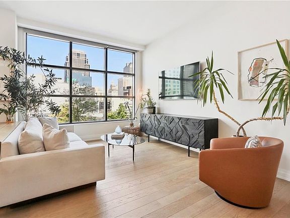 4th image of 1001 Julia St APT 5D