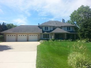 571 Running Deer Ln, Gilberts, IL 60136