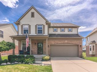 28305 Cottage Ln, New Hudson, MI