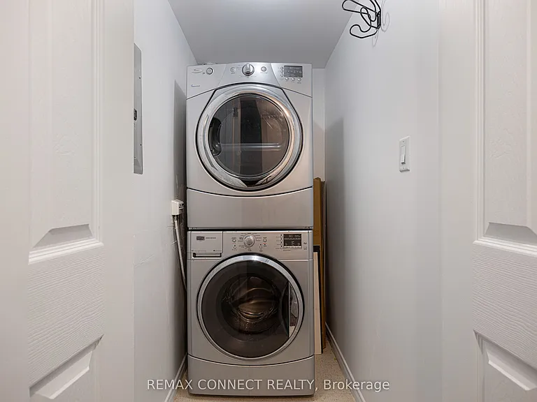 230 King St E #710 — Photo 14