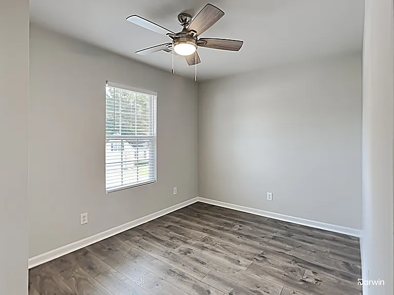 448 Courtland Dr — Photo 16