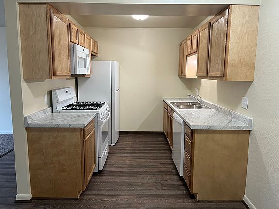 5th image of 649 6th St