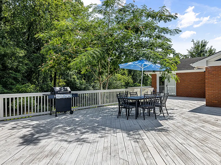 611 Ranch Farm Rd — Photo 2