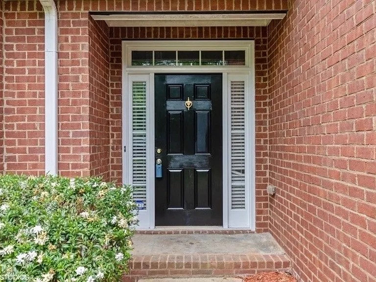224 High Ridge Ct — Photo 2