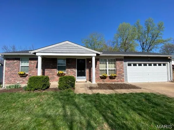 6 Hazel Trail Ct, Fenton, MO 63026