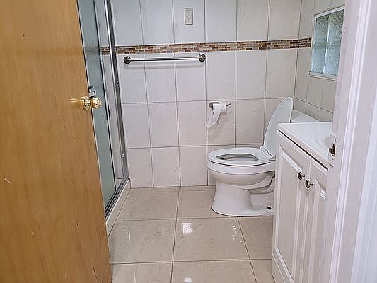 4th image of 2319 E 16th St #1F