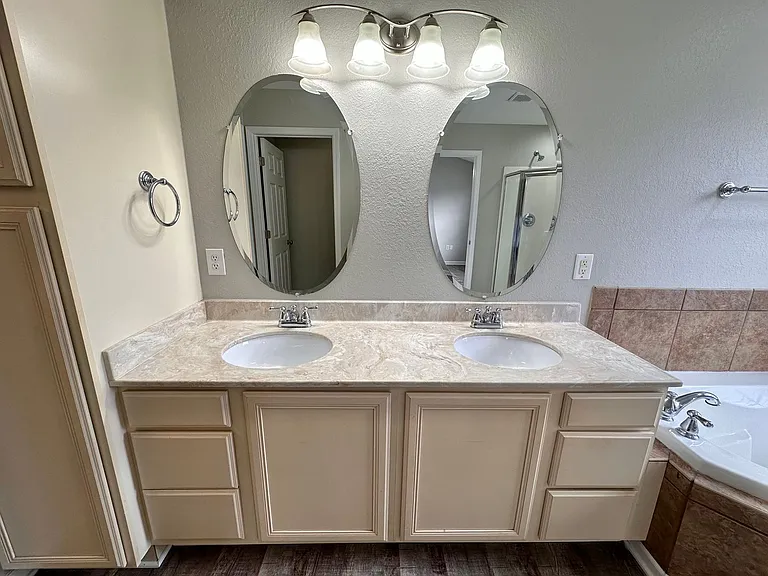 Fox Springs Condos — Photo 32