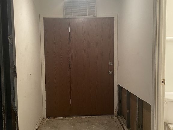 5th image of 5900 Oakwood Dr APT 1L