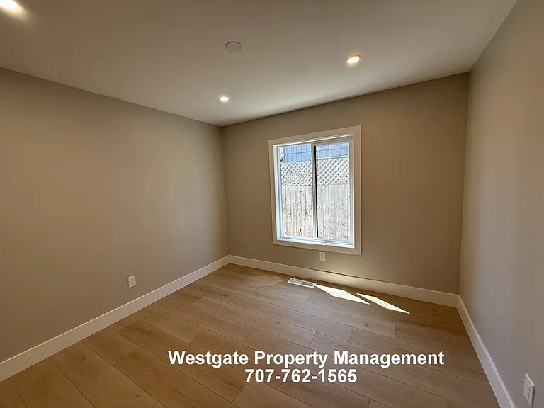 678 Holly Ave — Photo 15