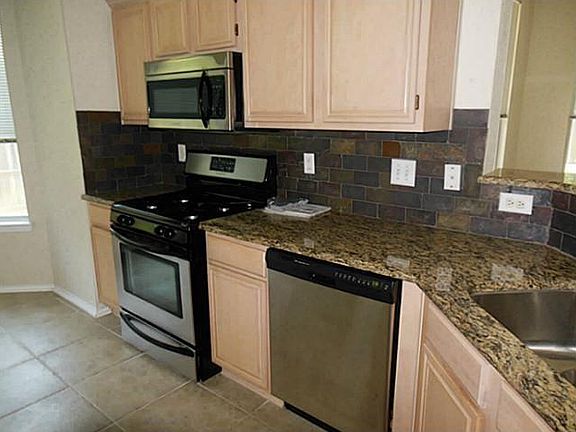 2nd image of 806 Aylesbury Dr