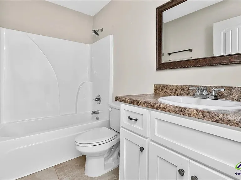 100 Tudor Pl — Photo 18