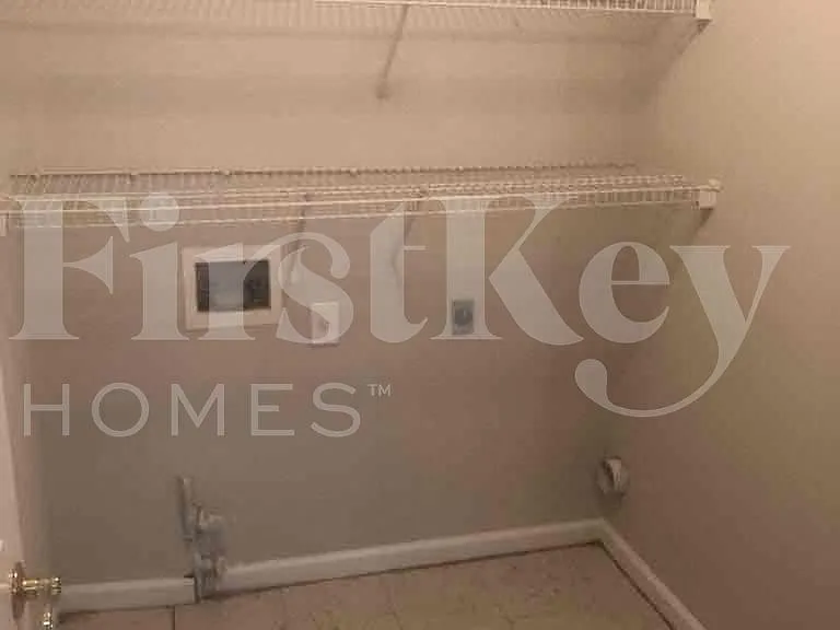319 Hills Point Rd — Photo 6