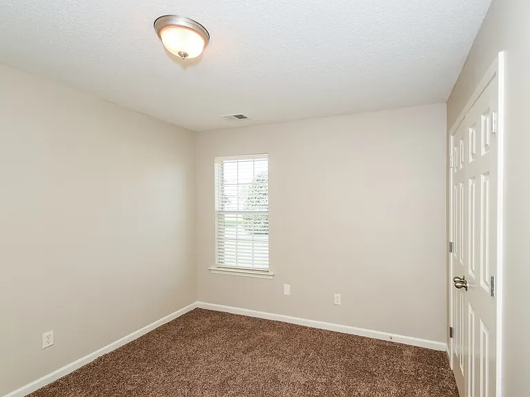 5760 Landau Dr — Photo 11