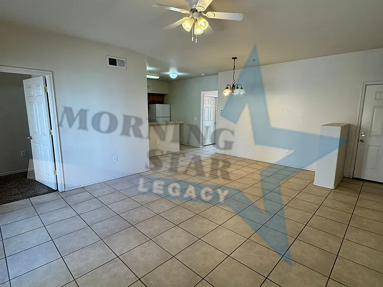 1000 La Fonda Dr — Photo 2