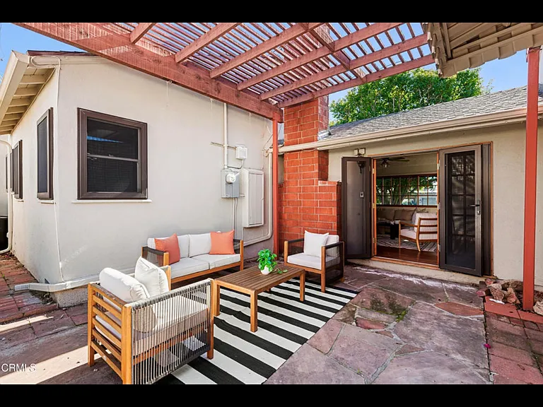 1563 Valencia Ave — Photo 27