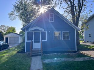 413 Foster Rd, Wauconda, IL 60084