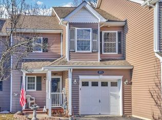 291 Pinebrook Dr, Hyde Park, NY 12538
