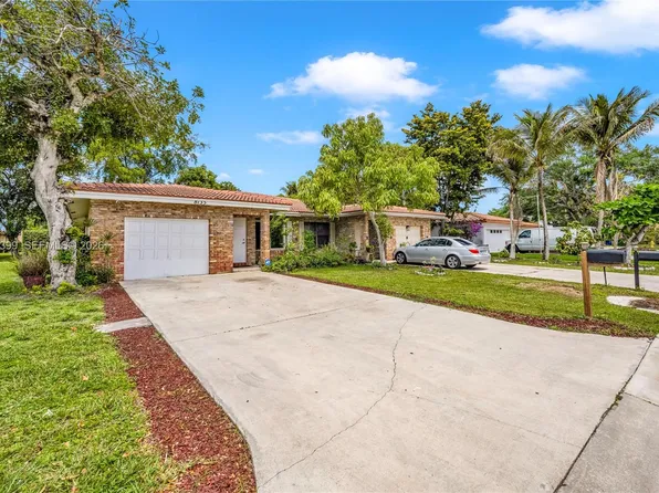 8135 NW 39th St, Coral Springs, FL 33065