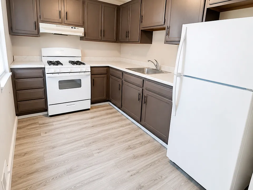 321 Ella St #10