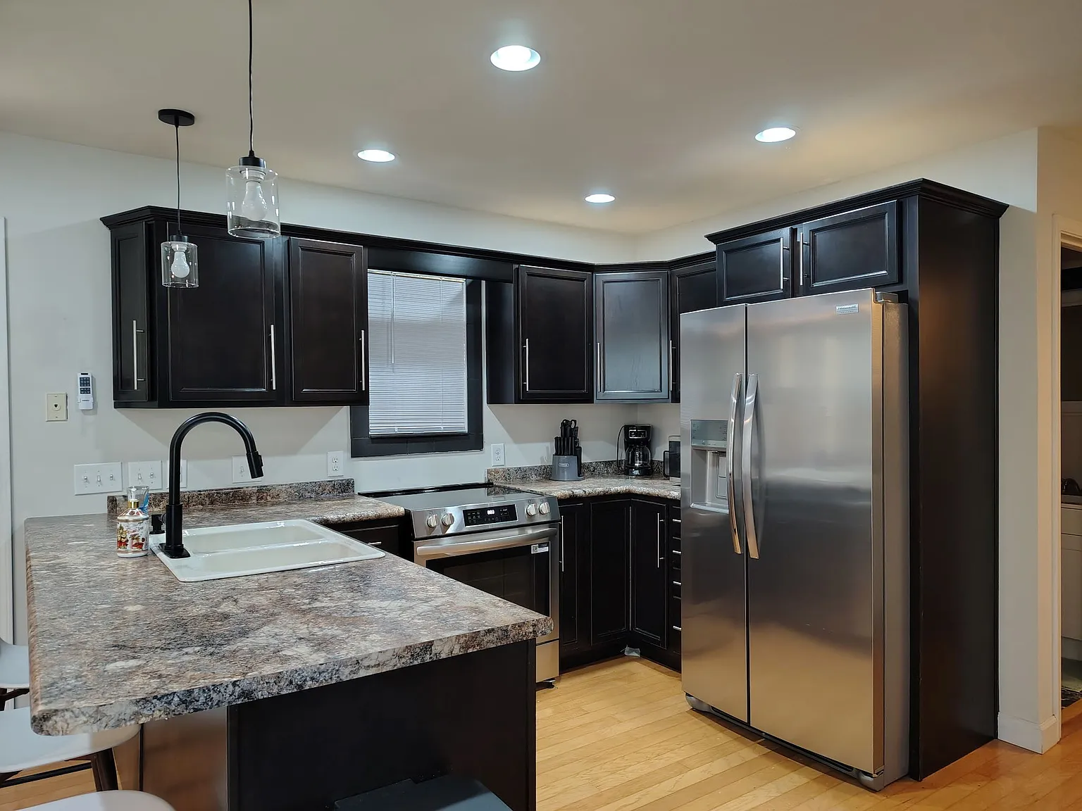 1 bed, 1.0 bath, 800 sqft, $2,000 — Photo 3