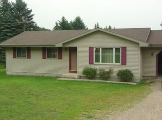 N2044 East Rd, Waupaca, WI 54981
