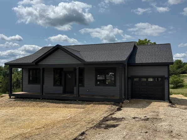 3 Harvest Ln, Galena, IL 61036