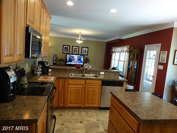5th image of 9485 Locust Dale Ln
