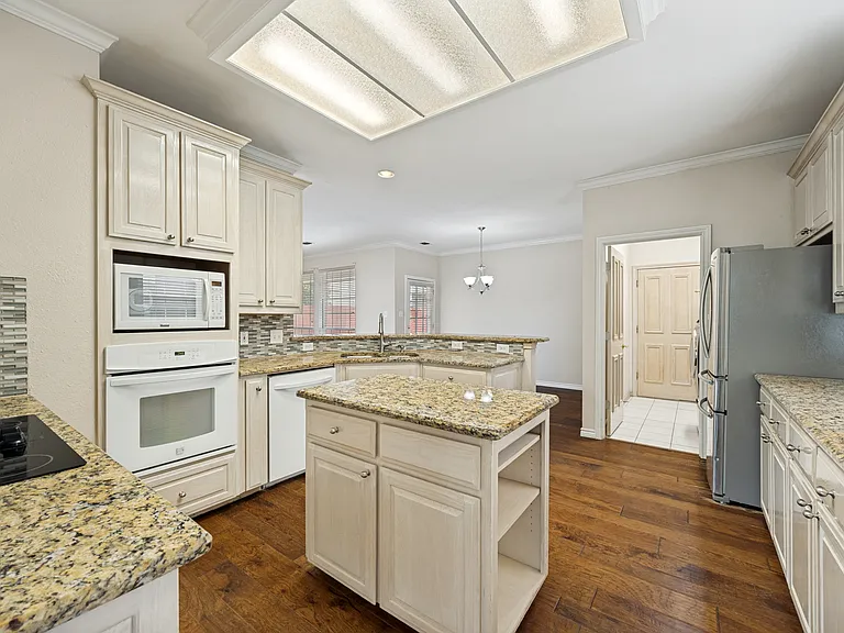 2129 Argyle Dr — Photo 5