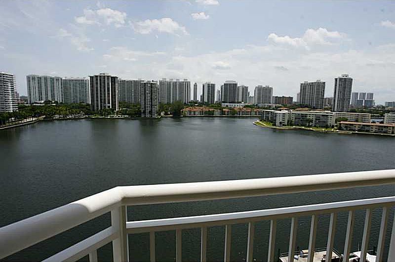 1st image of 18081 Biscayne Blvd APT 1105-4