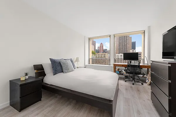 Rented by R New York | media 4