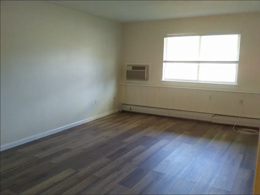 2 bed, 1025 sqft, $2,300 — Photo 4