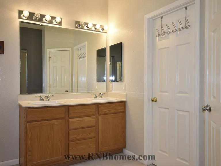 133 Marinette Ct — Photo 16