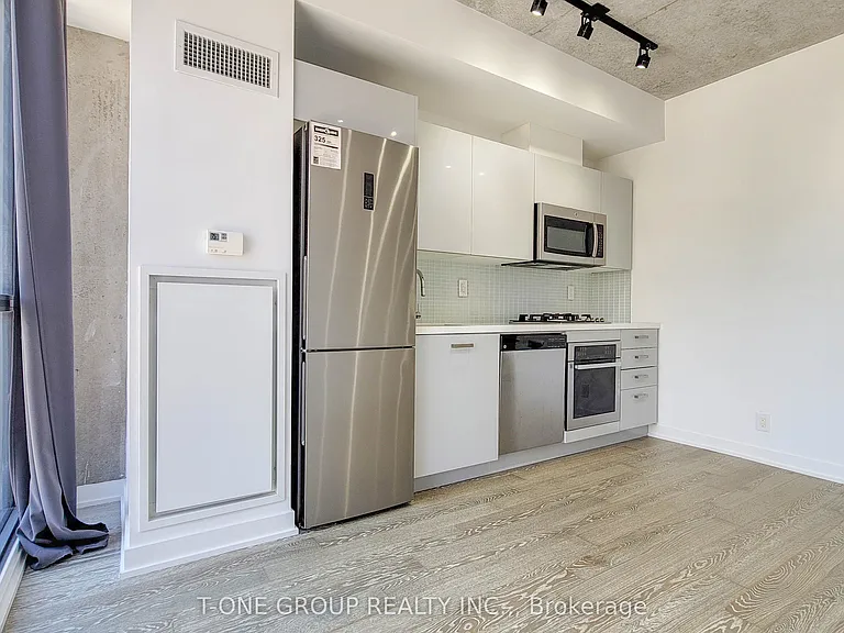 39 Brant St #704 — Photo 3
