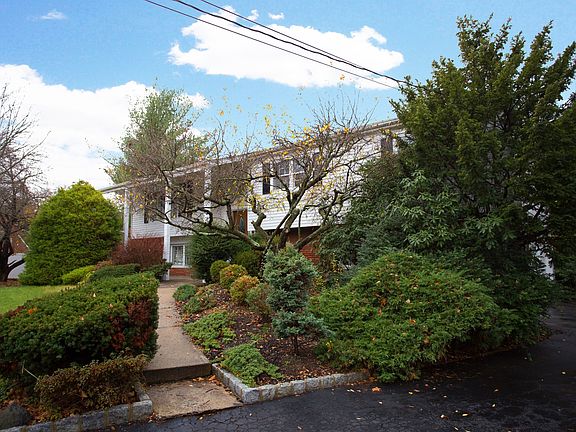 4 Palisades Ct Cresskill