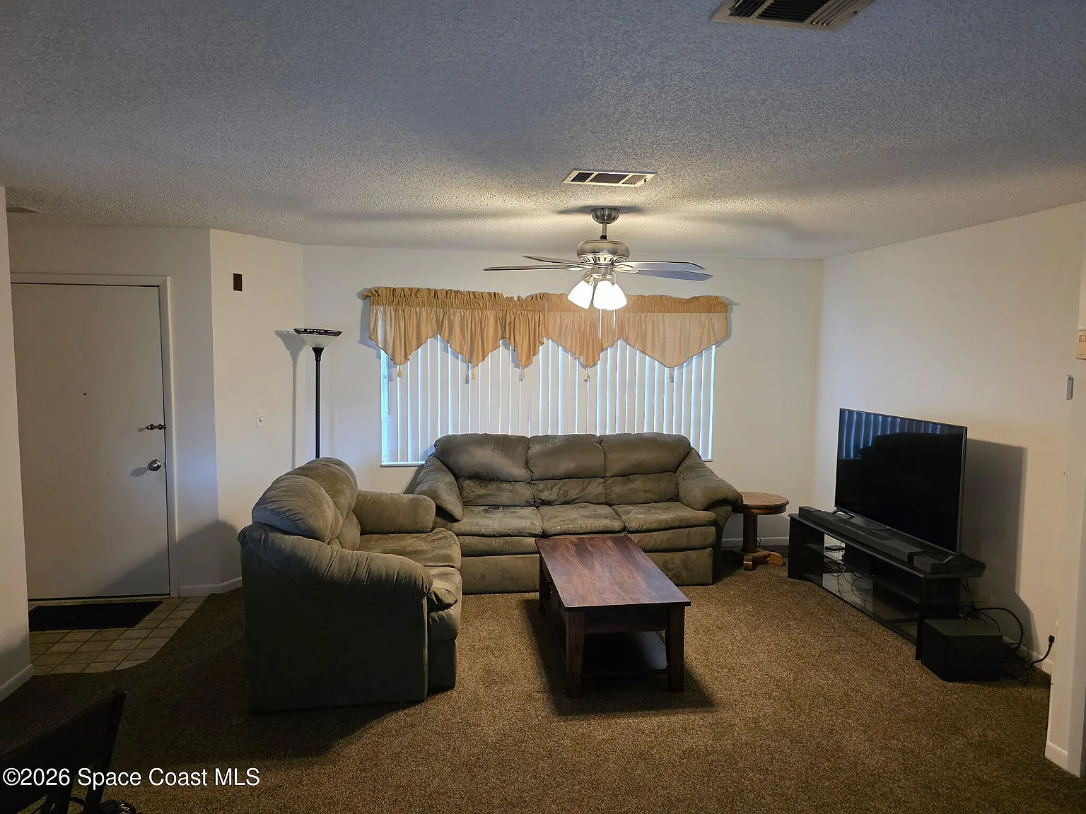 3 bed, 2.0 bath, 1282 sqft, $2,295 — Photo 4