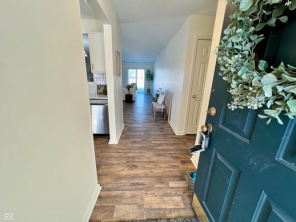 4th image of 6884 N Laredo Dr
