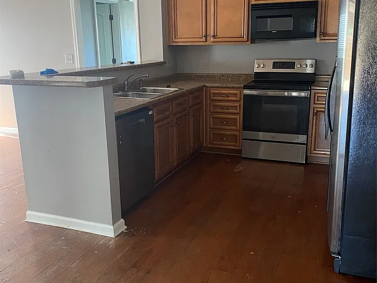 8909 Laney Ln — Photo 9