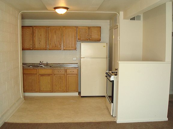 4th image of 221 S 4th St APT 2