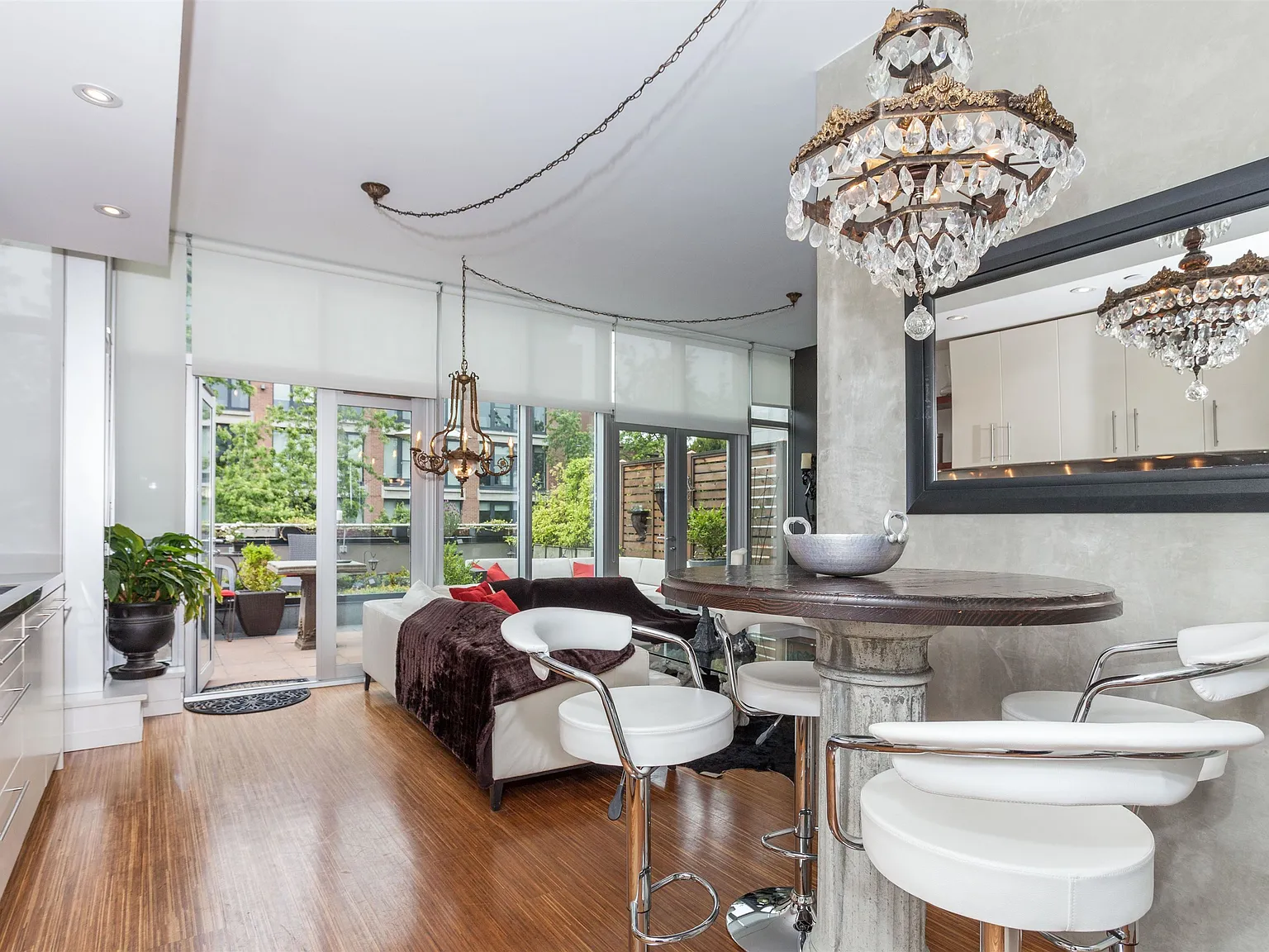 1 bed, 733 sqft, $2,990 — Photo 2