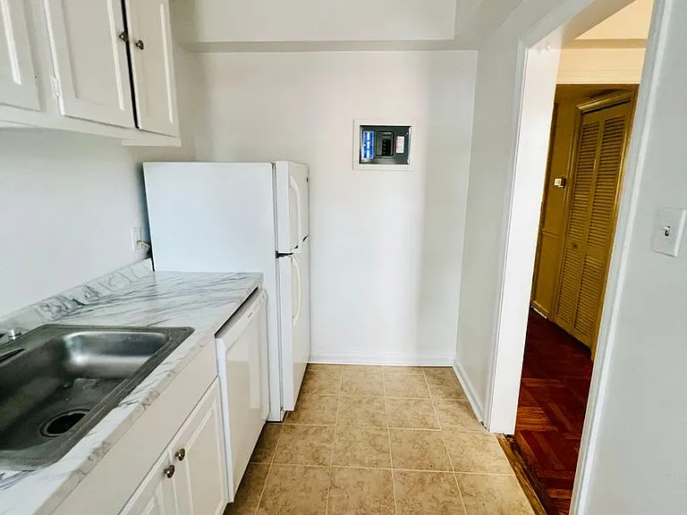2702 Kensington Avenue — Photo 11