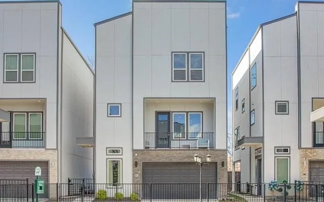 3 bed, 3.5 bath, 2177 sqft, $2,800 — Photo 3