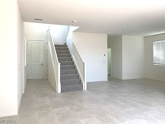 5th image of 9193 Oxford Blue Ave