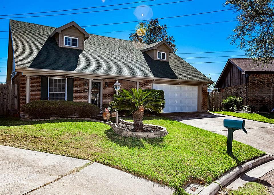 1st image of 6 Williamsburg Cir