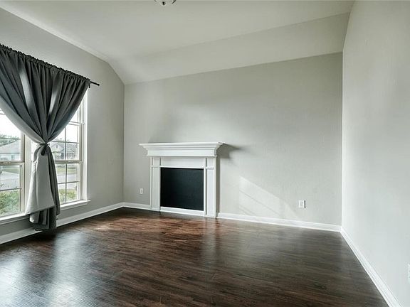 2nd image of 1318 Lilac Ledge Dr