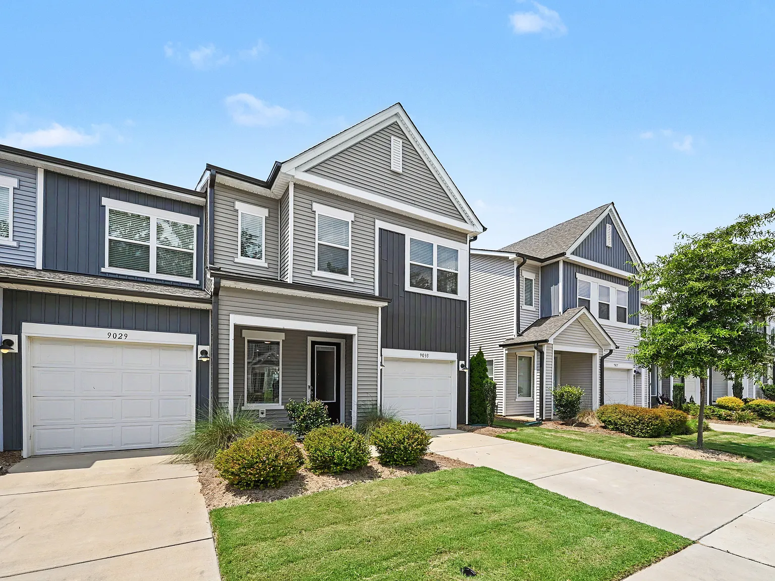 3 bed, 2.5 bath, 1589 sqft, $1,995 — Photo 3