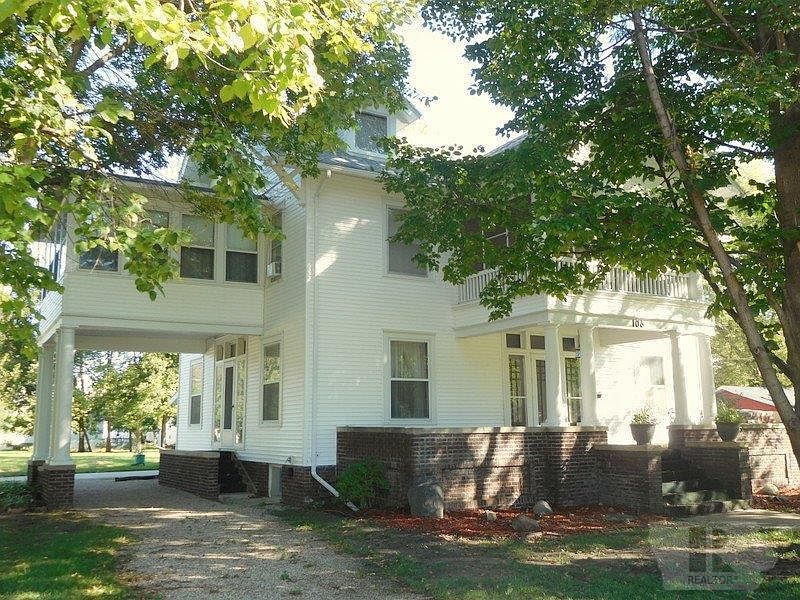 1st image of 106 W Park St